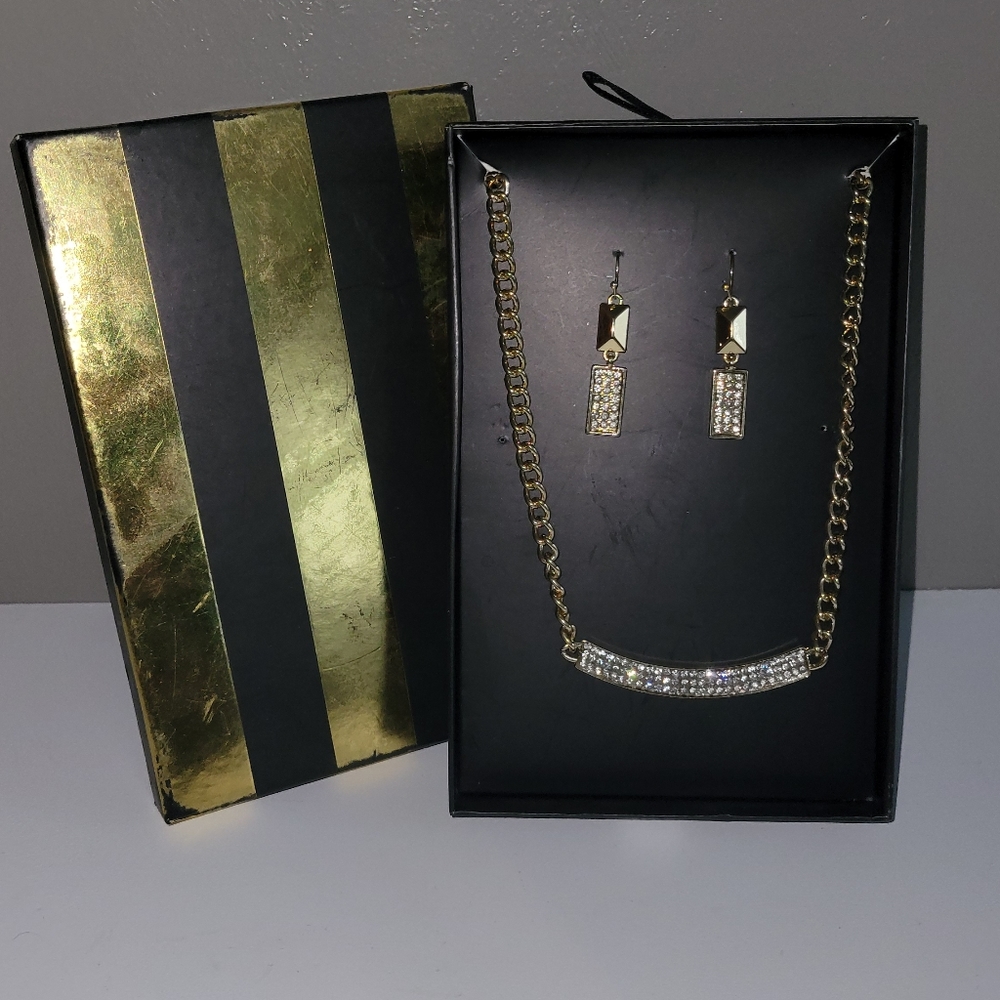New gold tone necklace & earrings set